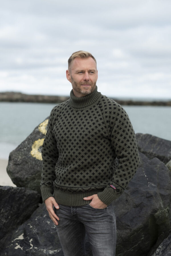 Olivgrön ylletröja med polokrage unisex