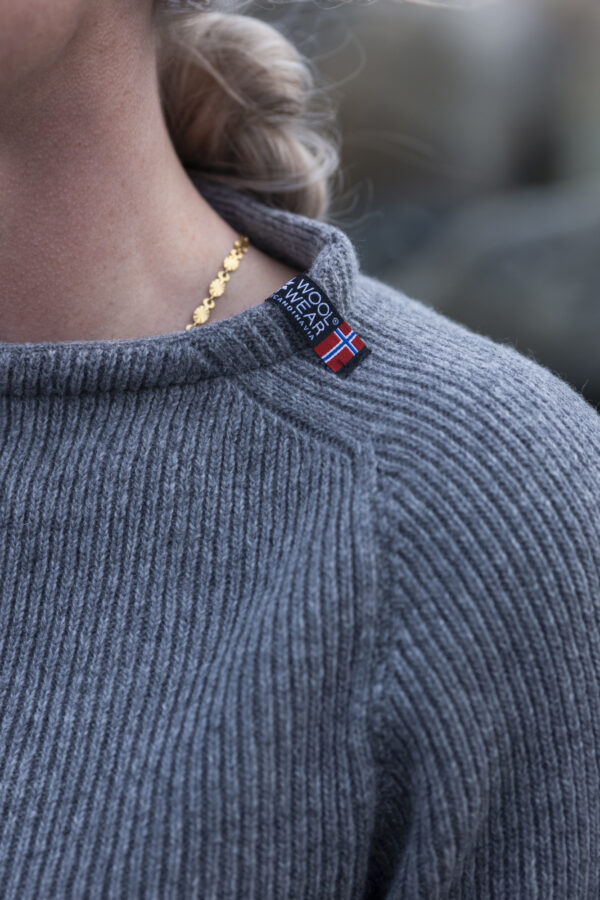 Stickad ylletröja 100% ull grå unisex - Bild 3